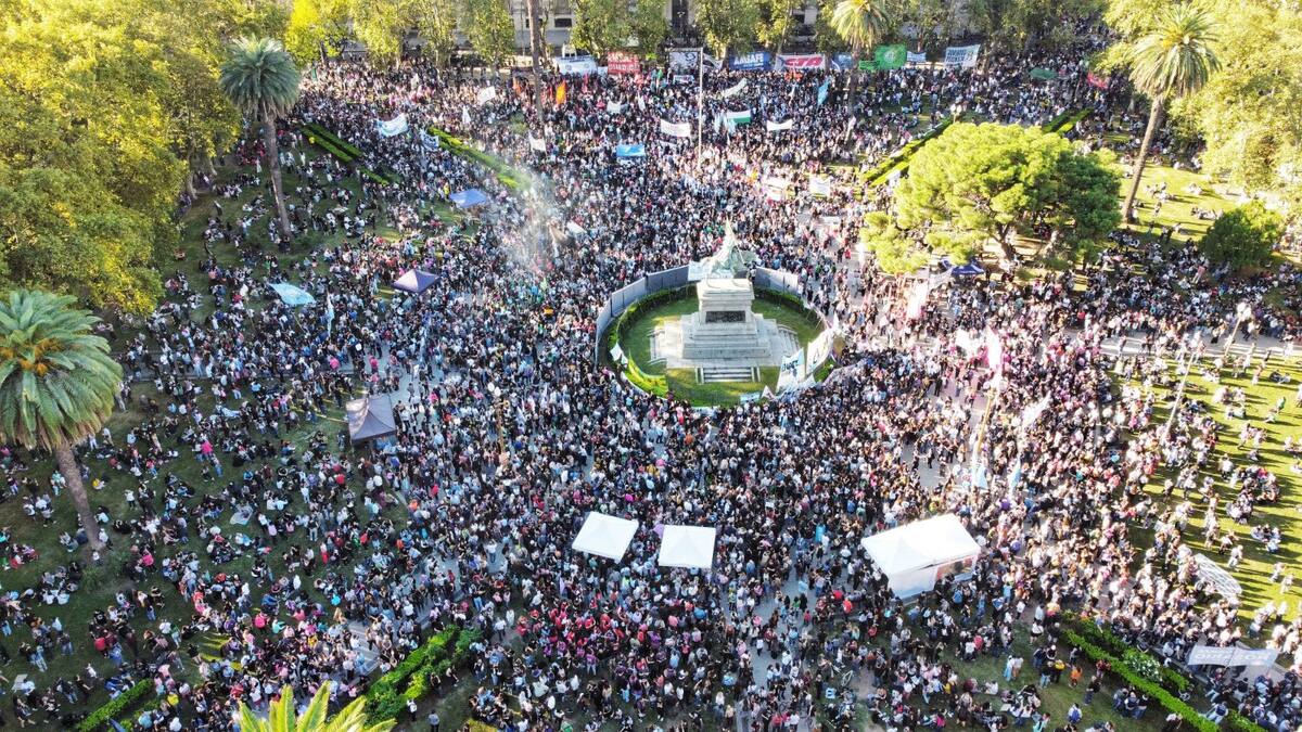 Marcha universitaria, un terremoto que se sintió a lo largo y ancho del Argentina| Foto X @Grito_delSur