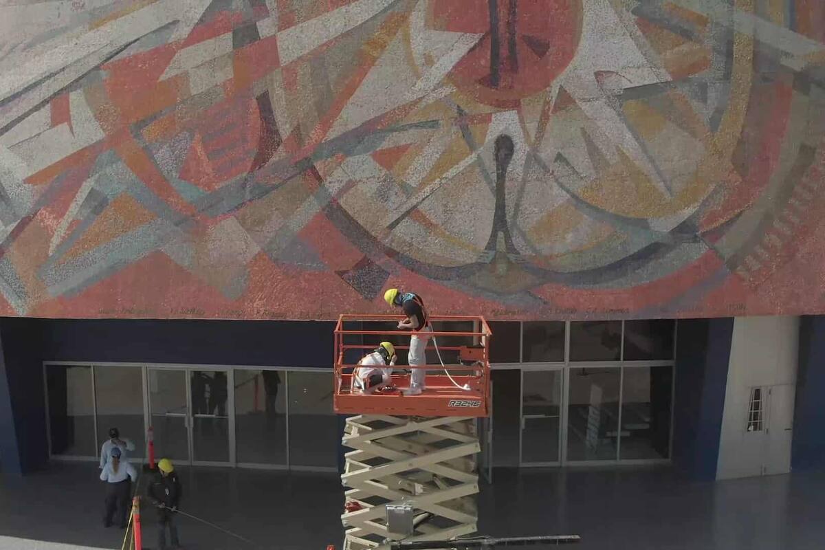 Comienza restauración de mural de Arteche del Teatro del Itson
