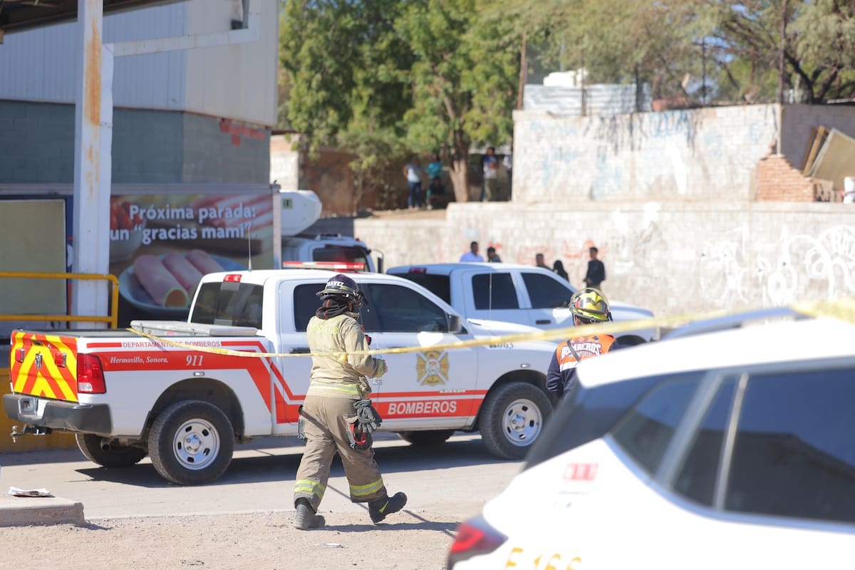 Un hombre pierde la vida mientras laboraba en el área de descarga de Soriana vado del río en Hermosillo.
De acuerdo a testigos se trata de un “pepenador”conocido del área. | Julio A. Clark