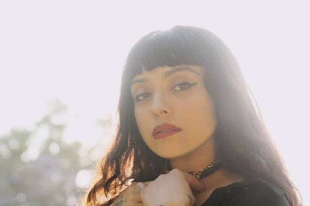 Viajará Mon Laferte con su hijo a todas partes