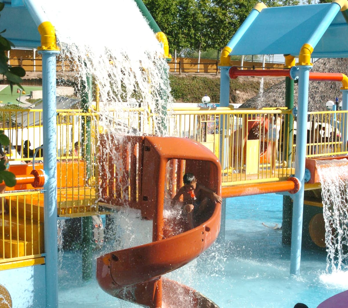 Mundo Divertido, aunque se trataba de un parque acuático privado, era otra de las opciones que tenían los ciudadanos para no salir de la ciudad. FOTO: BANCO DIGITAL