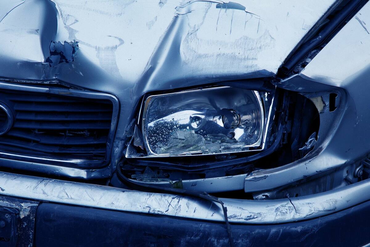 Reportero y fotógrafo terminan heridos luego de un choque vehicular en Los Ángeles