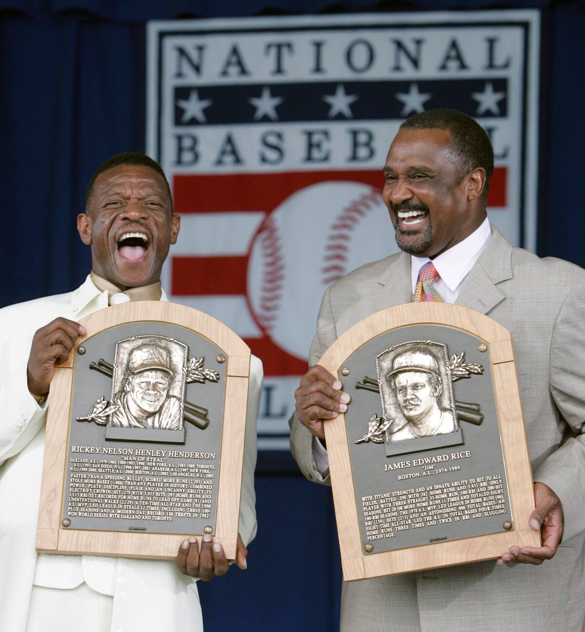 Rickey Henderson y Jim Rice, en la ceremonia del Salón de la Fama el 26 de julio del 2009. (AP Photo/Mike Groll)