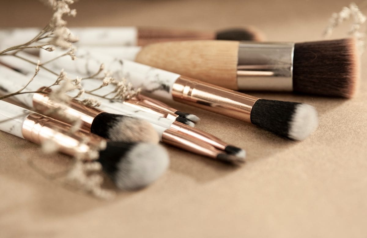 Trucos para conservar mejor tus brochas de maquillaje | Foto: Especial (canva)