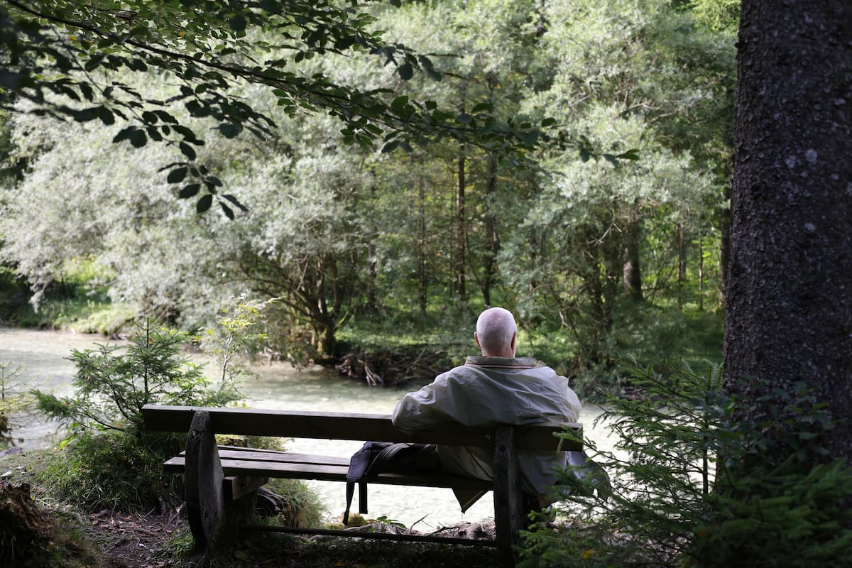 Estar más tranquilo solo que acompañado: esto dice la psicología sobre la soledad