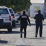 Mujer es asesinada presuntamente por su pareja tras riña; el hombre se atrincheró en un cuarto y lesionó a un policía antes de ser detenido