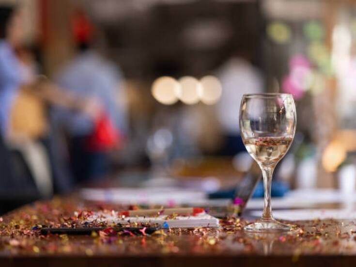 Proponen permisos de alcohol por cortesía en spas y barberías de Tijuana