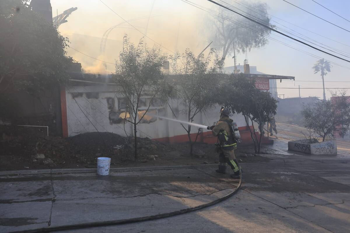 Hasta el momento se desconoce si hay lesionados y las pérdidas materiales. Foto: Sergio Ortiz