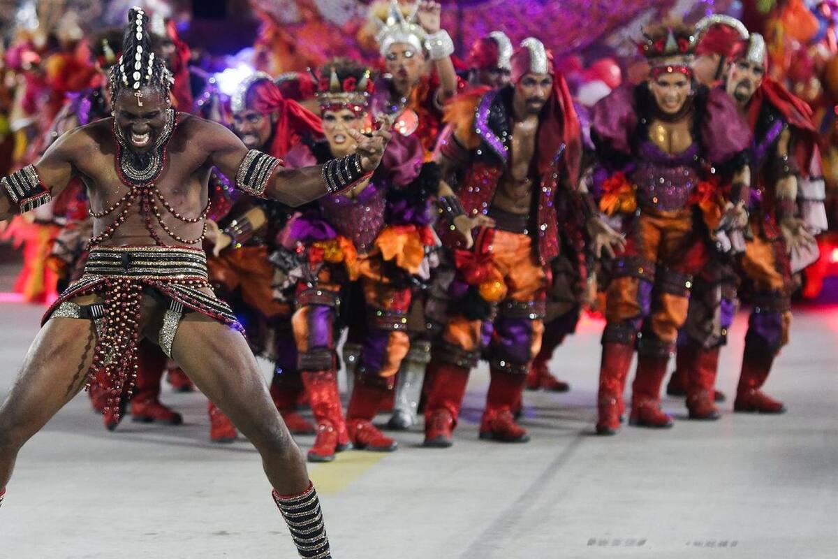 Carnaval de Río: Escuelas rinden homenaje a la raza negra