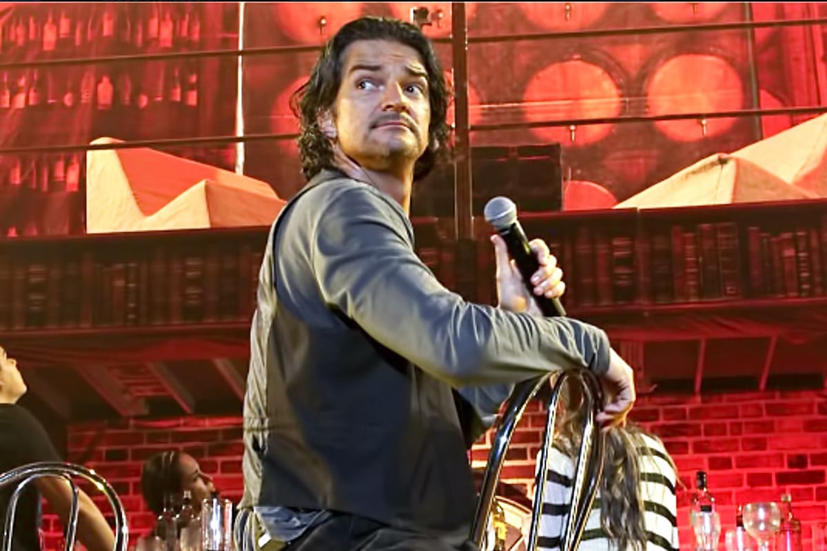 Ricardo Arjona estrena videoclip protagonizado por su hija, Adria Arjona