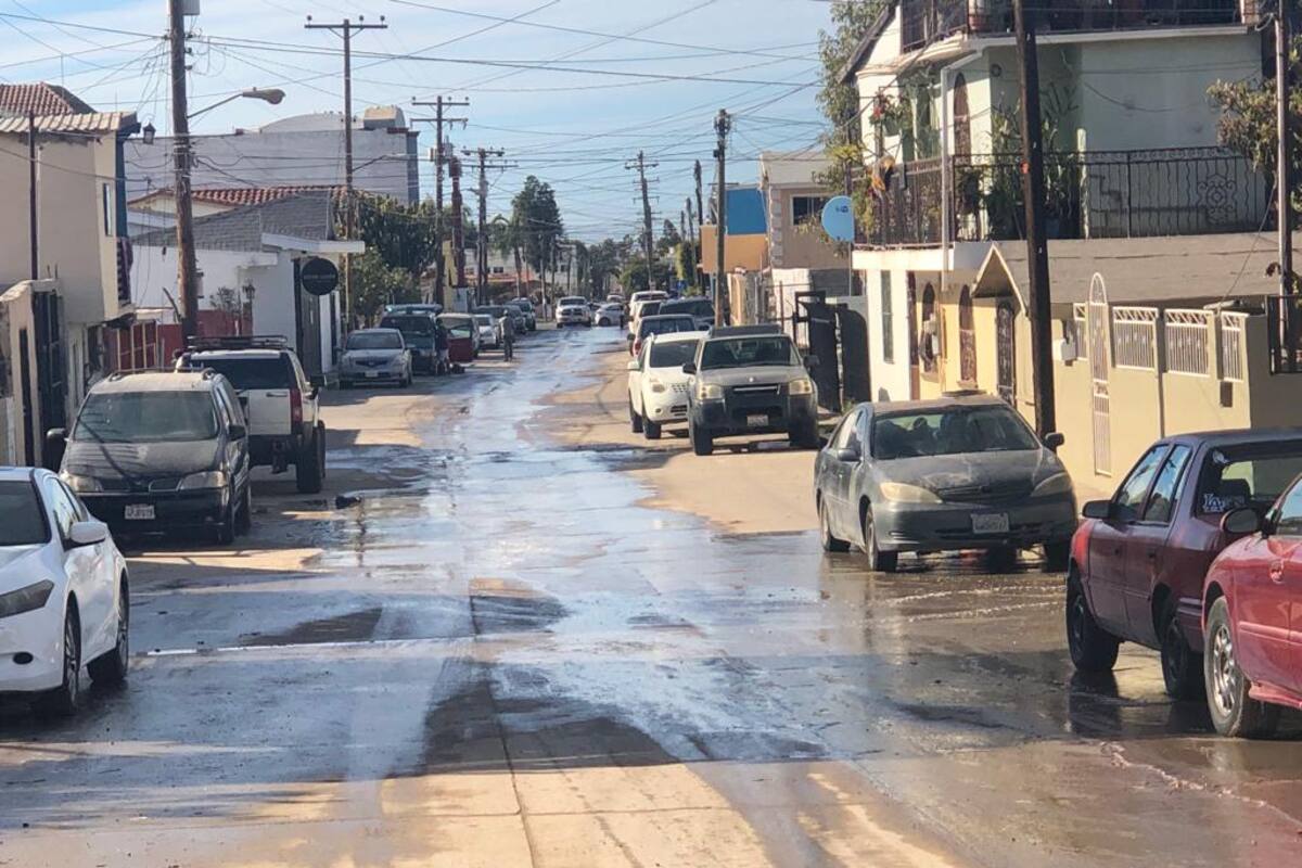 Afecta derrame de aguas negras a colonos del bulevar Benito Juárez en Rosarito