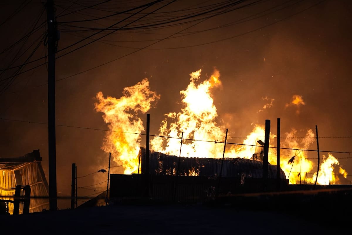 Incendio consume fábrica de tarimas en Ojo de Agua