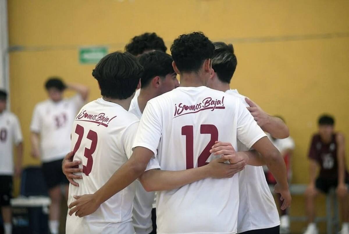 En la catgoría Juvenil Menor Varonil, Baja California se impuso a Baja California Sur con parciales de 25-18 y 25-15.