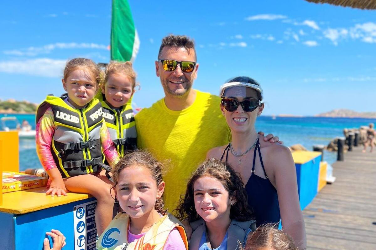 Esposo de Jacky Bracamontes surfea con su hija en brazos