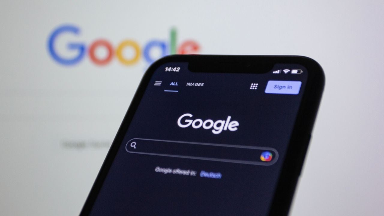 Especialistas en ciberseguridad recomiendan hacerlo aproximadamente una vez al mes para reducir la acumulación de información personal. | Foto: Pexels