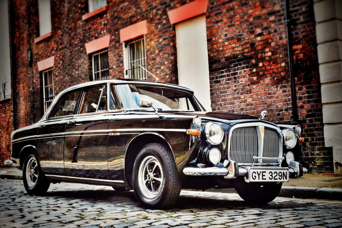 Un coche Rover P5 de 1973, utilizado para llevar a la antigua primera ministra británica Margaret Thatcher tras su elección al poder en 1979 para reunirse con la reina Isabel, puesto a la venta a través de Silverstone Auctions el 27 de agosto de 2022, en una foto de distribución. REUTERS/Silverstone Auctions