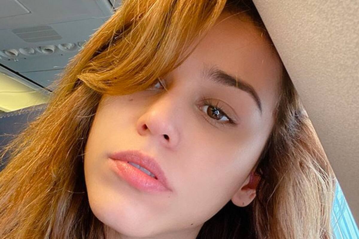 Yanet García presume foto frente a la estatua de Arnold Schwarzenegger
