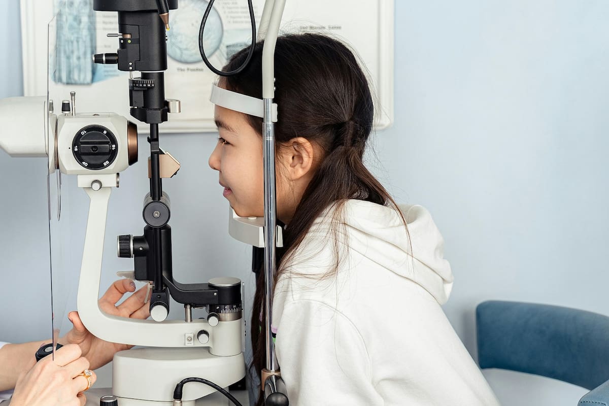 Más niños requieren lentes por uso excesivo de dispositivos electrónicos