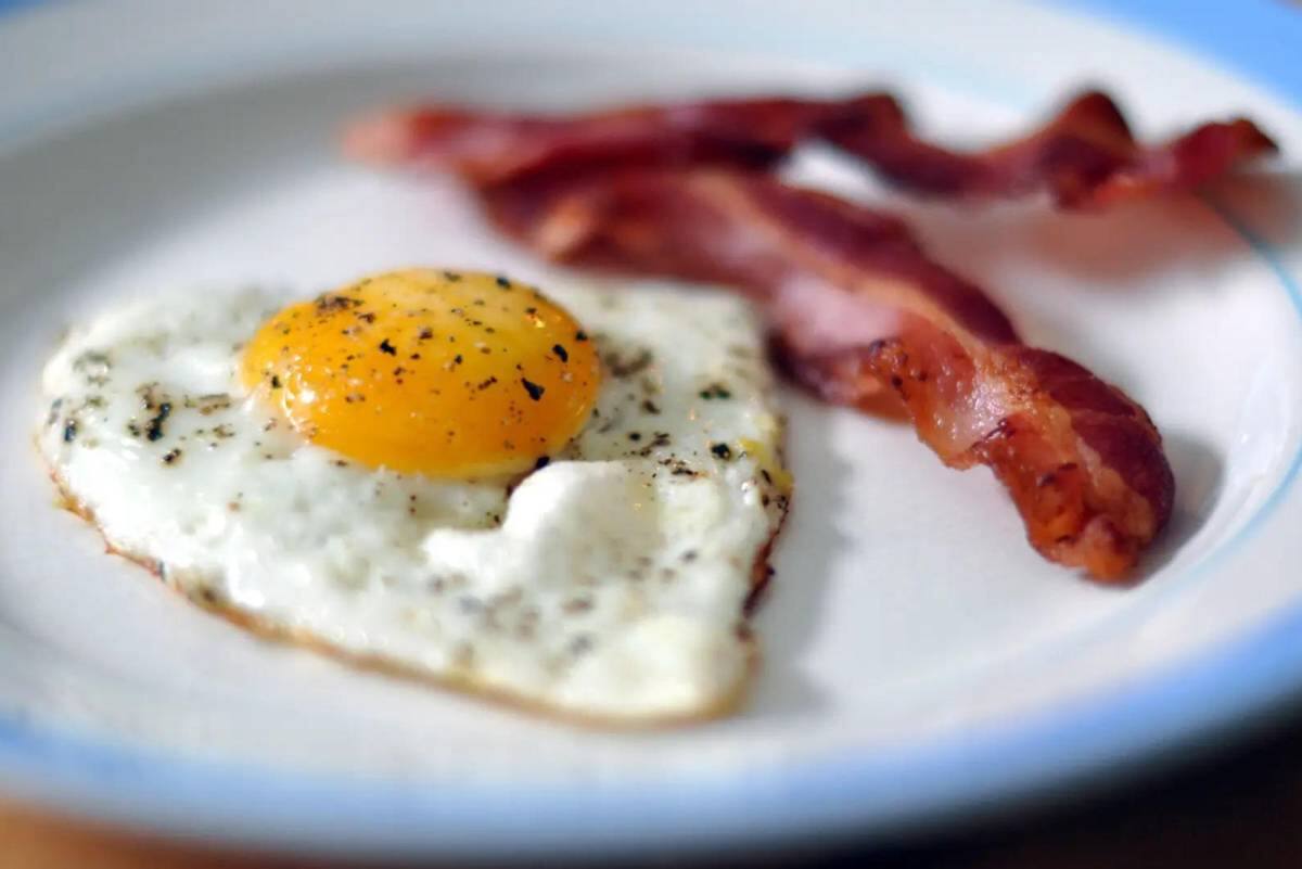 Una dieta cetogénica bien balanceada puede mejorar varios indicadores de salud.
