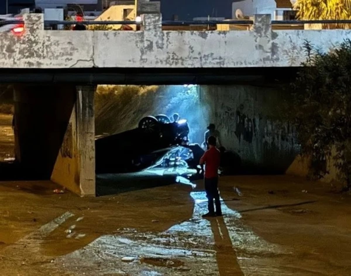 Padre de Kimberly Loaiza sufre aparatoso accidente automovilístico