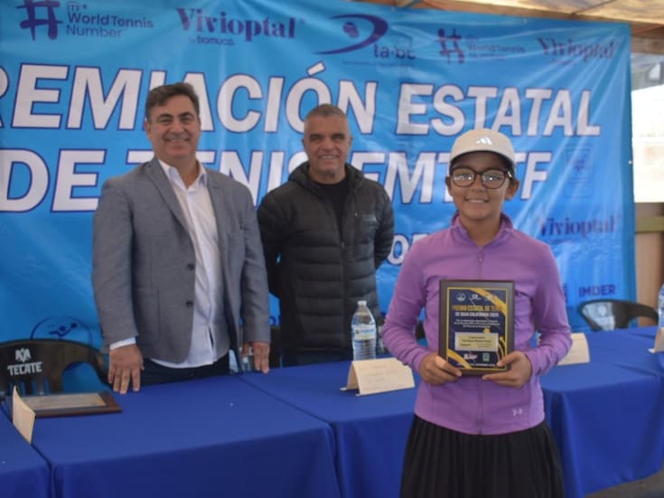 Frida Mendoza, la promesa rosaritense que domina el tenis estatal juvenil