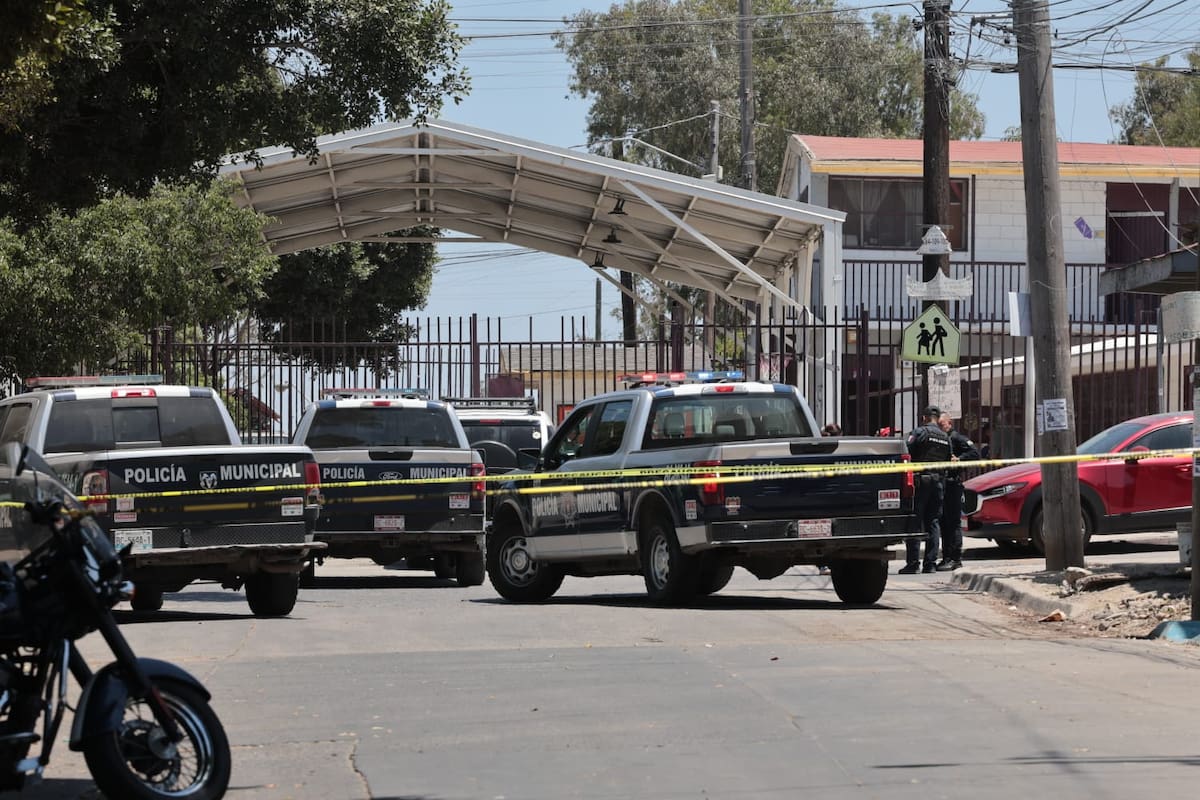 Ataque armado afuera de una primaria deja un muerto y tres lesionados, entre ellos dos niños
