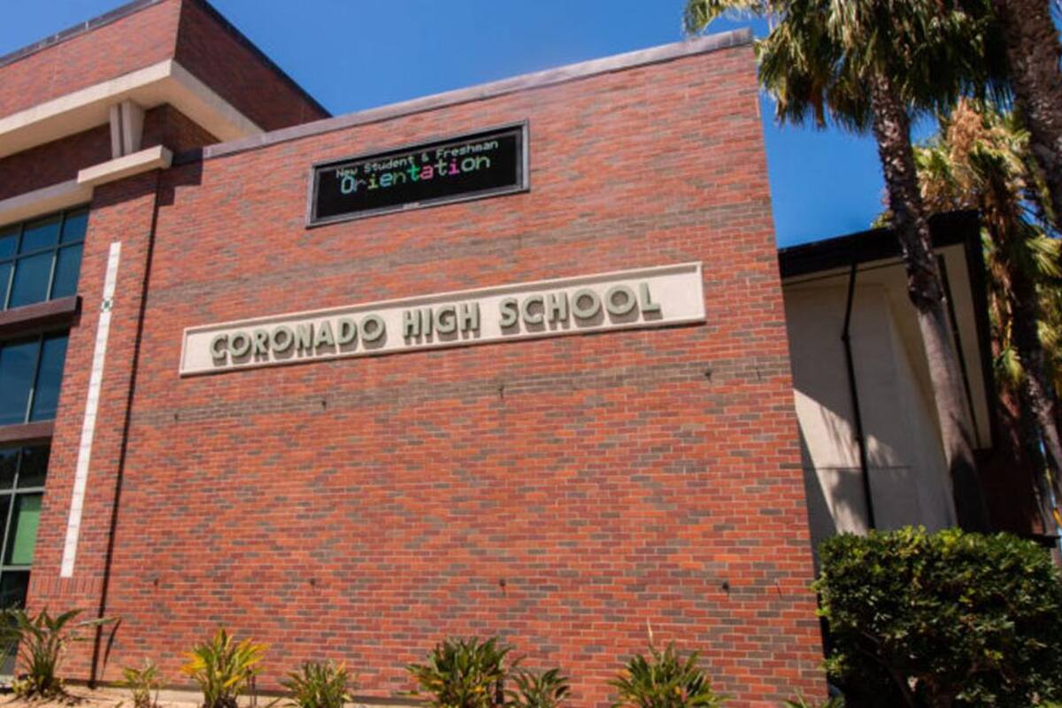 VIRAL: Jóvenes lanzan tortillas a estudiantes de prepa de San Diego