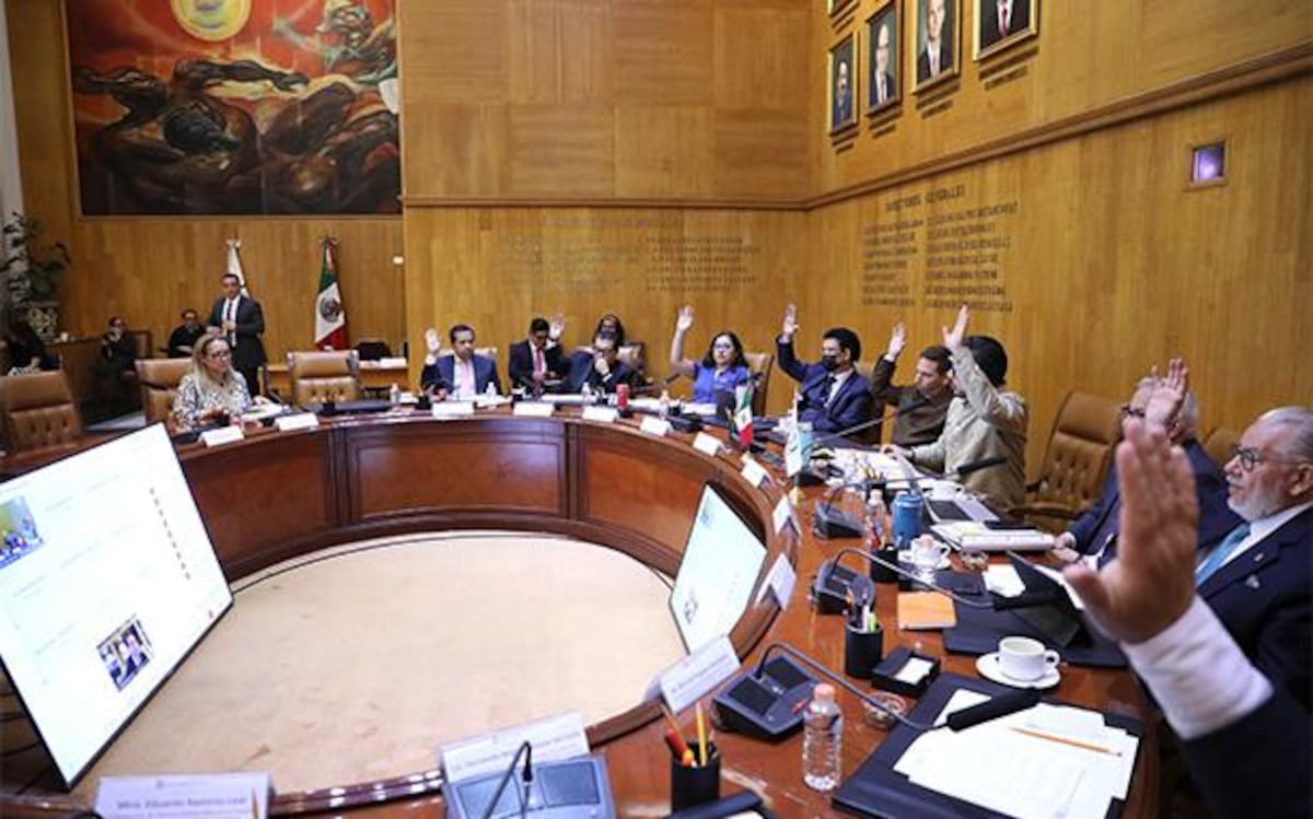 Autoridades del IMSS durante la sesión en la que se aprobó la construcción del Cesiecq Norte en Sonora. FOTO: ESPECIAL