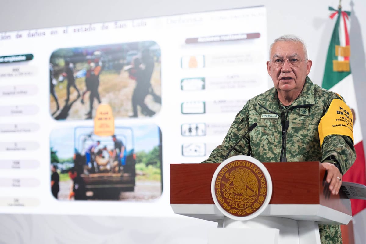 Más de 10 mil efectivos del Ejército y la Marina trabajan con helicópteros, lanchas y maquinaria para enfrentar los daños provocados por las lluvias