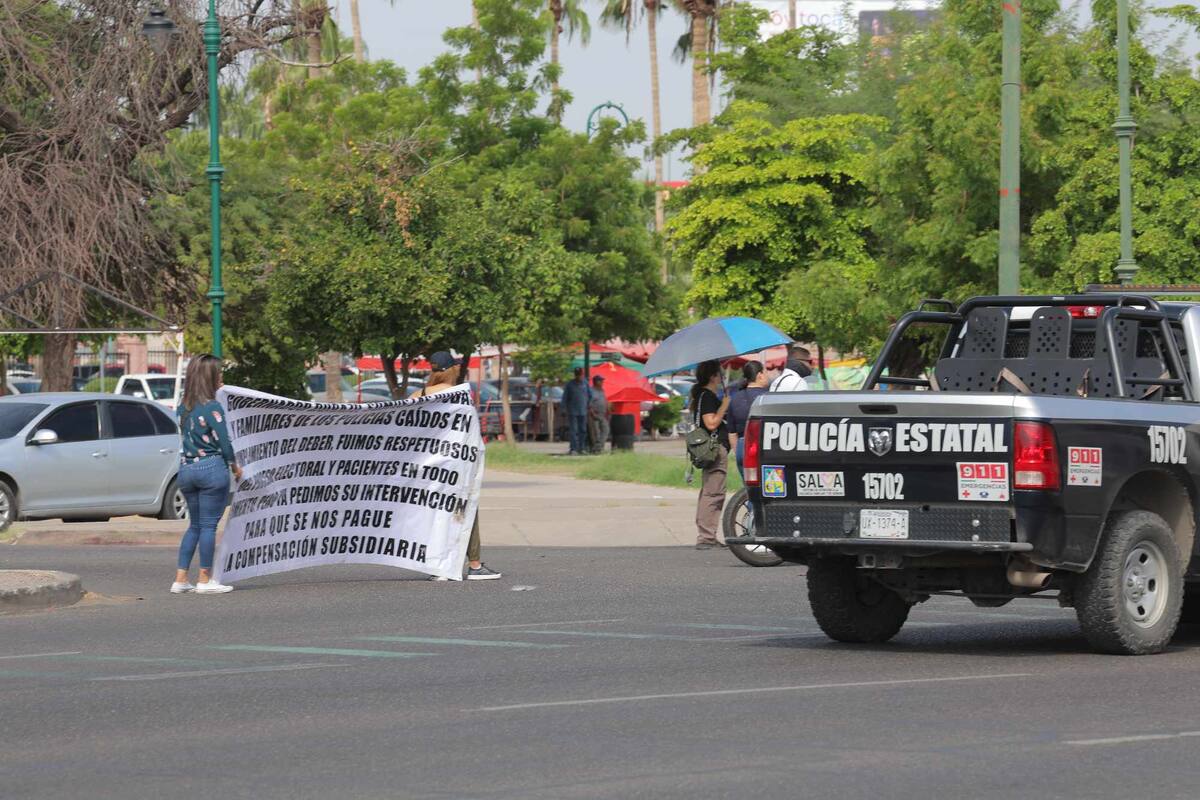 Viudas de Policías Caídos bloquean bulevar Rosales para exigir compensaciones