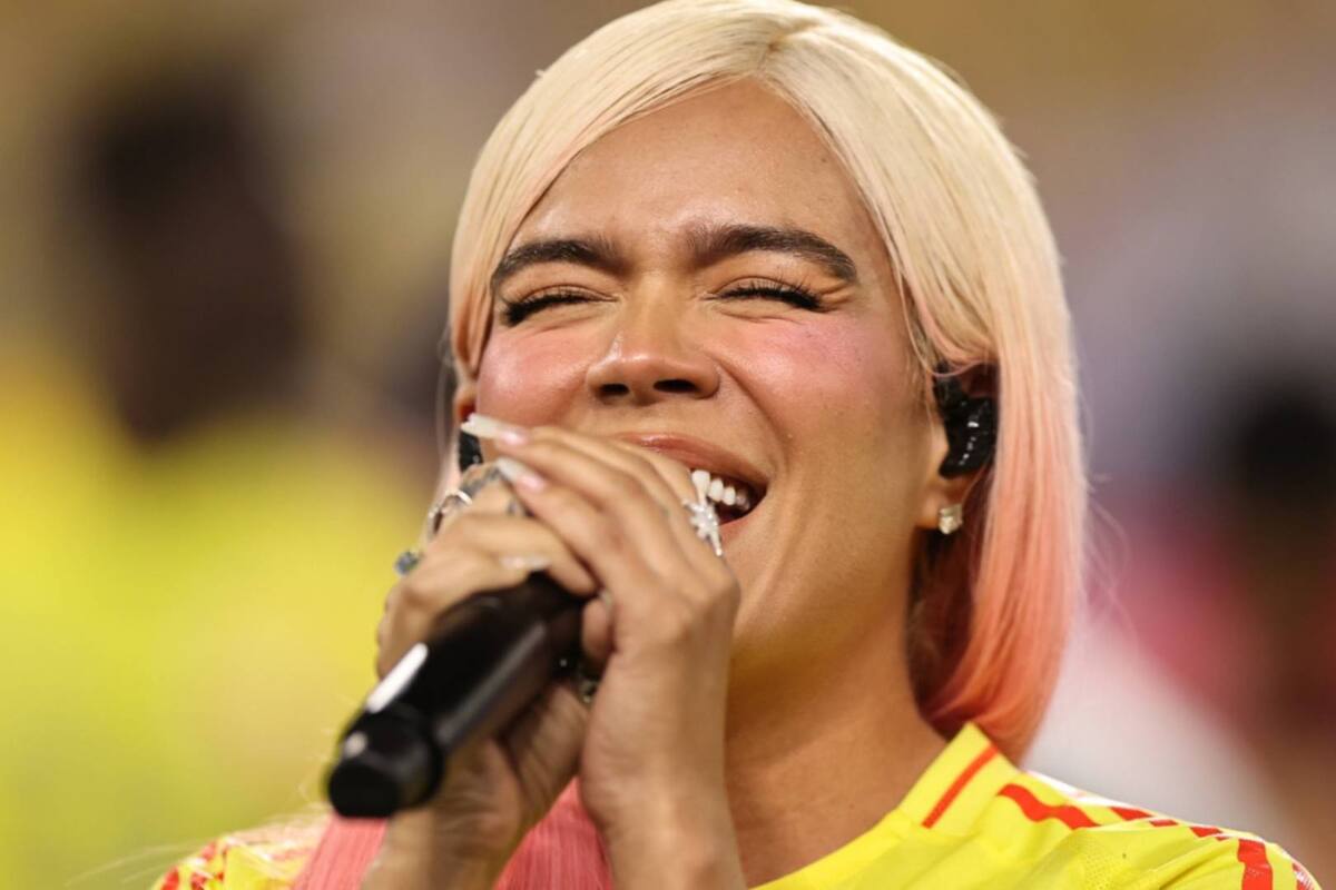 Karol G recibe críticas tras interpretar himno de Colombia en Copa América