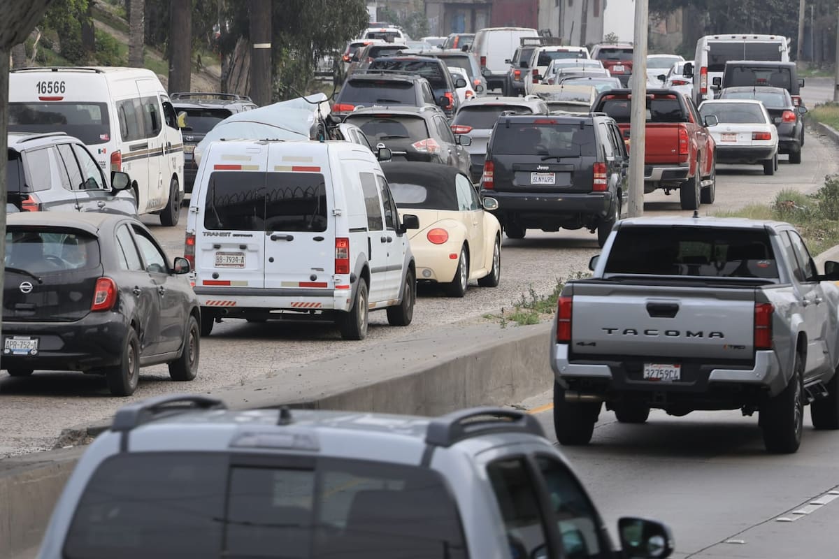La saturación vehicular se intensifica en Zona Río por el aumento de cruces fronterizos en temporada decembrina. Foto: Sergio Ortiz