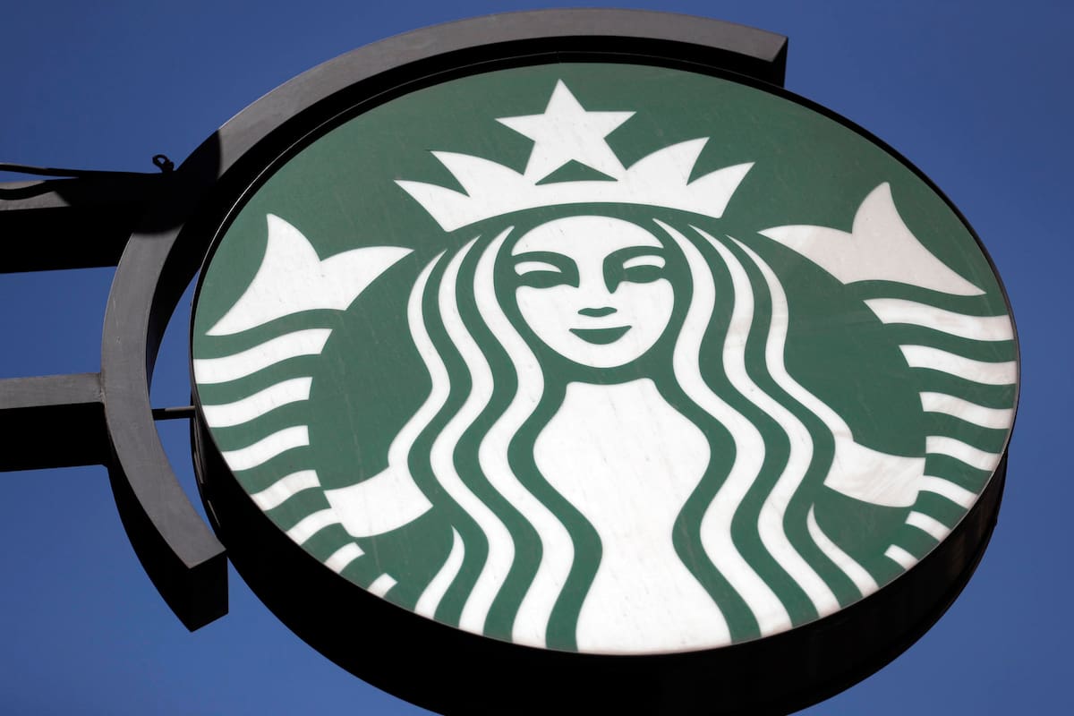 Starbucks evalúa vender su negocio en China ante la creciente competencia local
