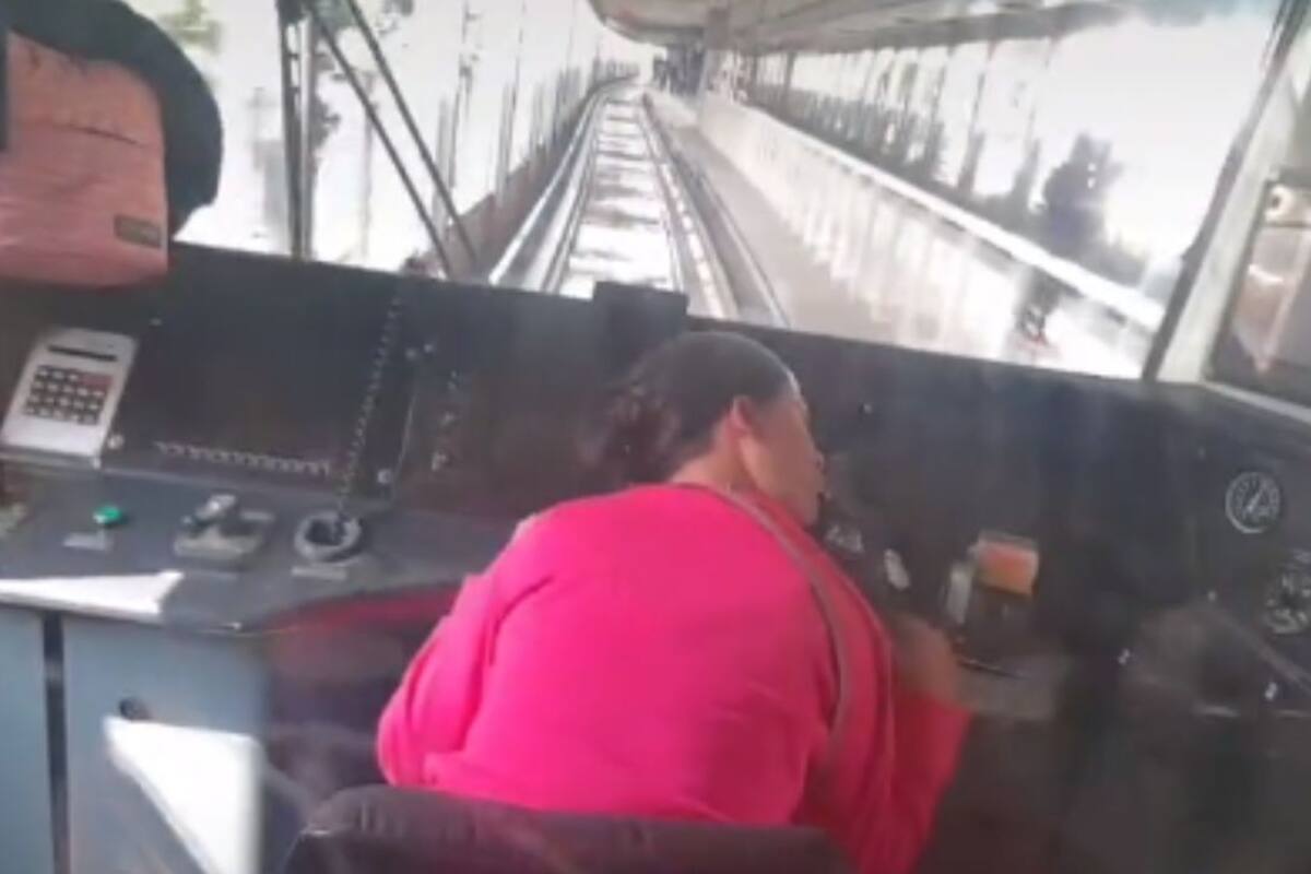 ¡Un coyotito!: Graban a supuesta conductora del Metro tomando una siesta