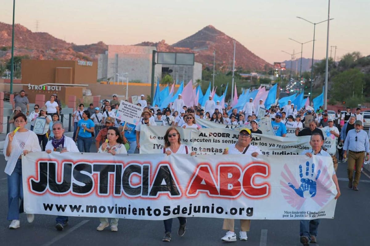 “ABC, nunca más”: Marchan familiares y sobrevivientes para exigir justicia a 16 años del incendio que cobró la vida de 49 niñas y niños