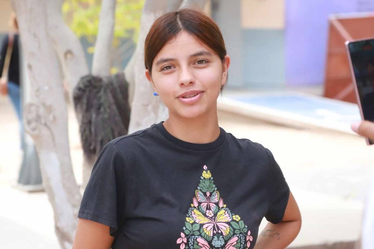 Historias de votantes: Génesis Alonso, madre soltera, cumple su deber cívico en Bahía de Kino
