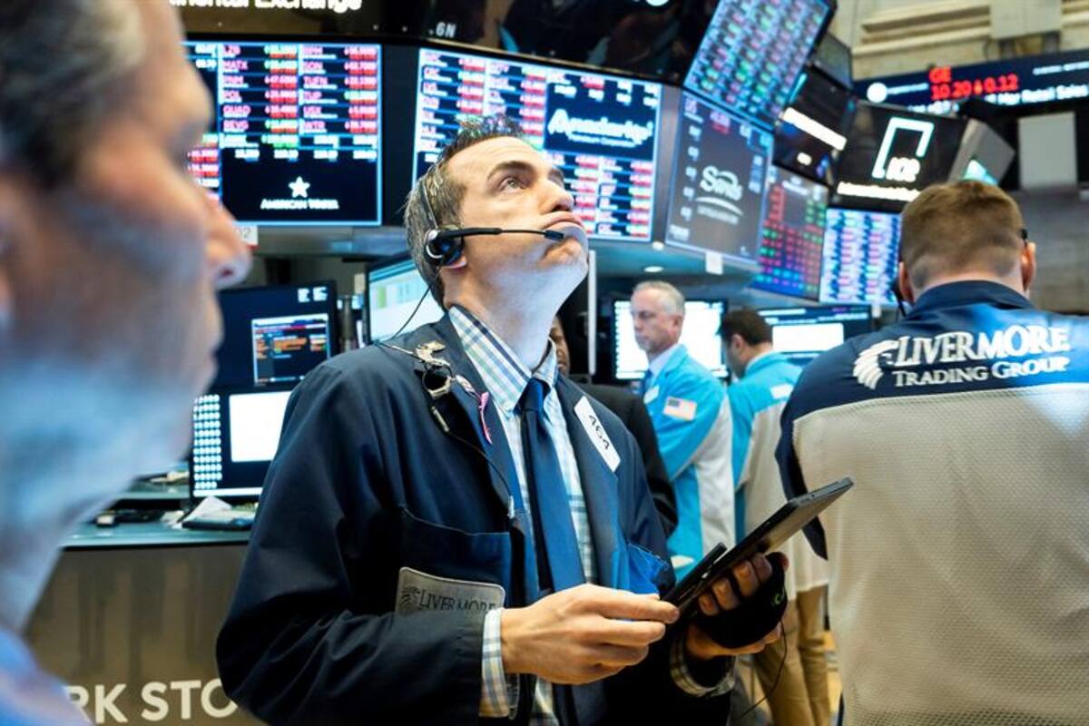 Wall Street cierra en pérdidas arrastrado por caída de bonos a 10 años