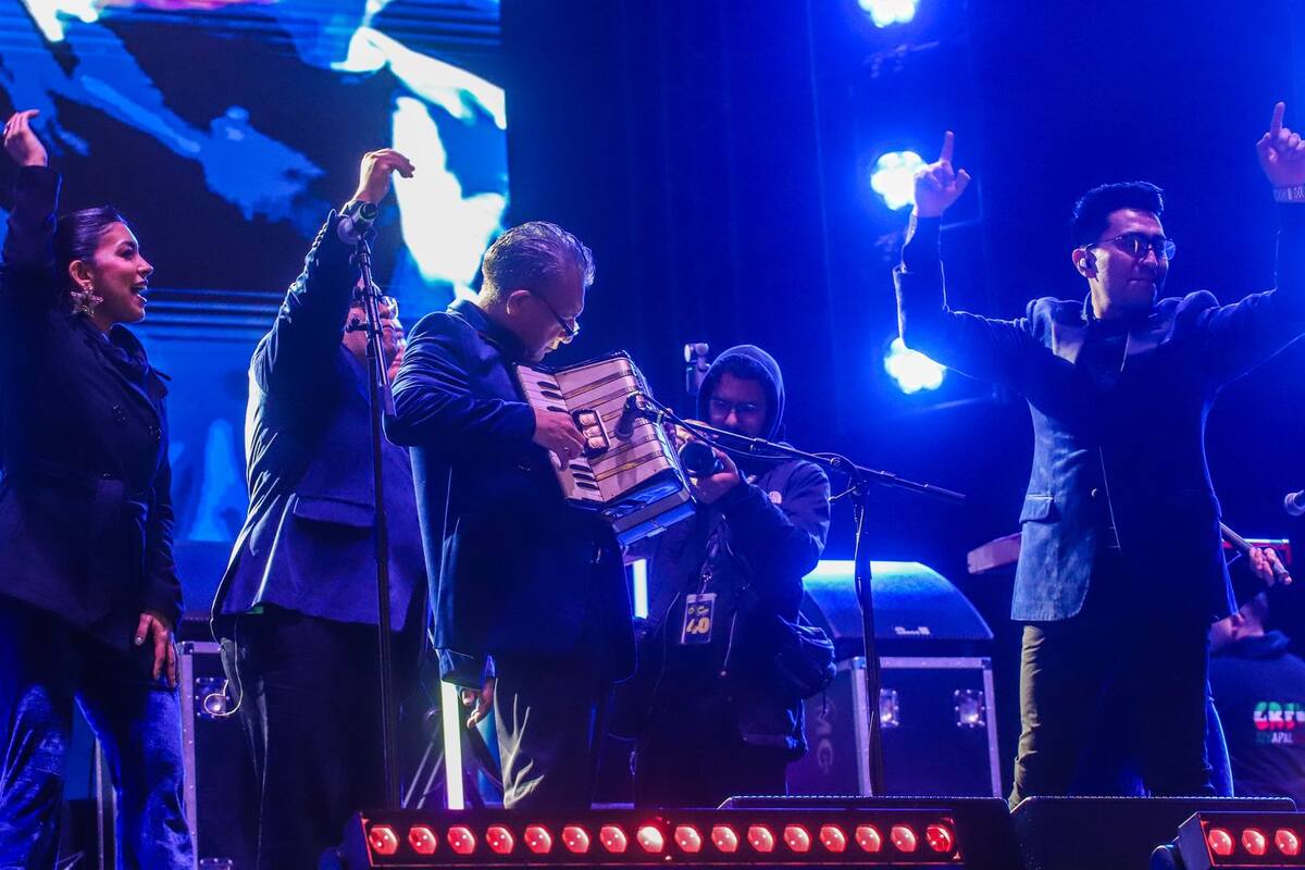 Los Ángeles Azules brillan en el Carnaval de Ensenada