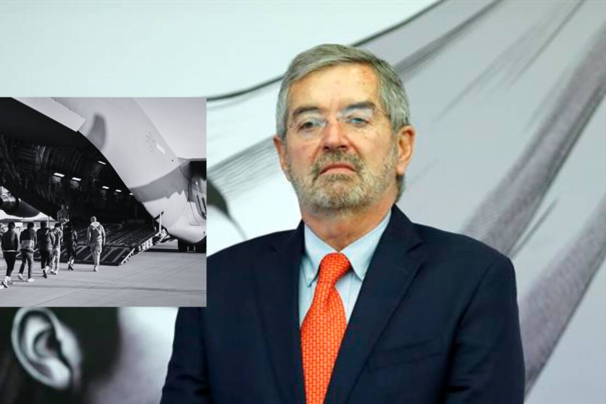 Canciller de México niega que los migrantes deportados desde EU lleguen al país esposados