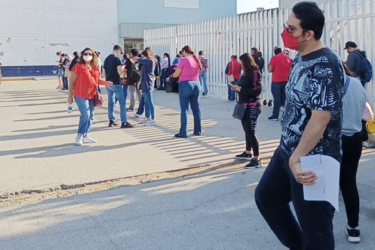 Issste de Otay registra largas filas por trámites de incapacidad por Covid-19