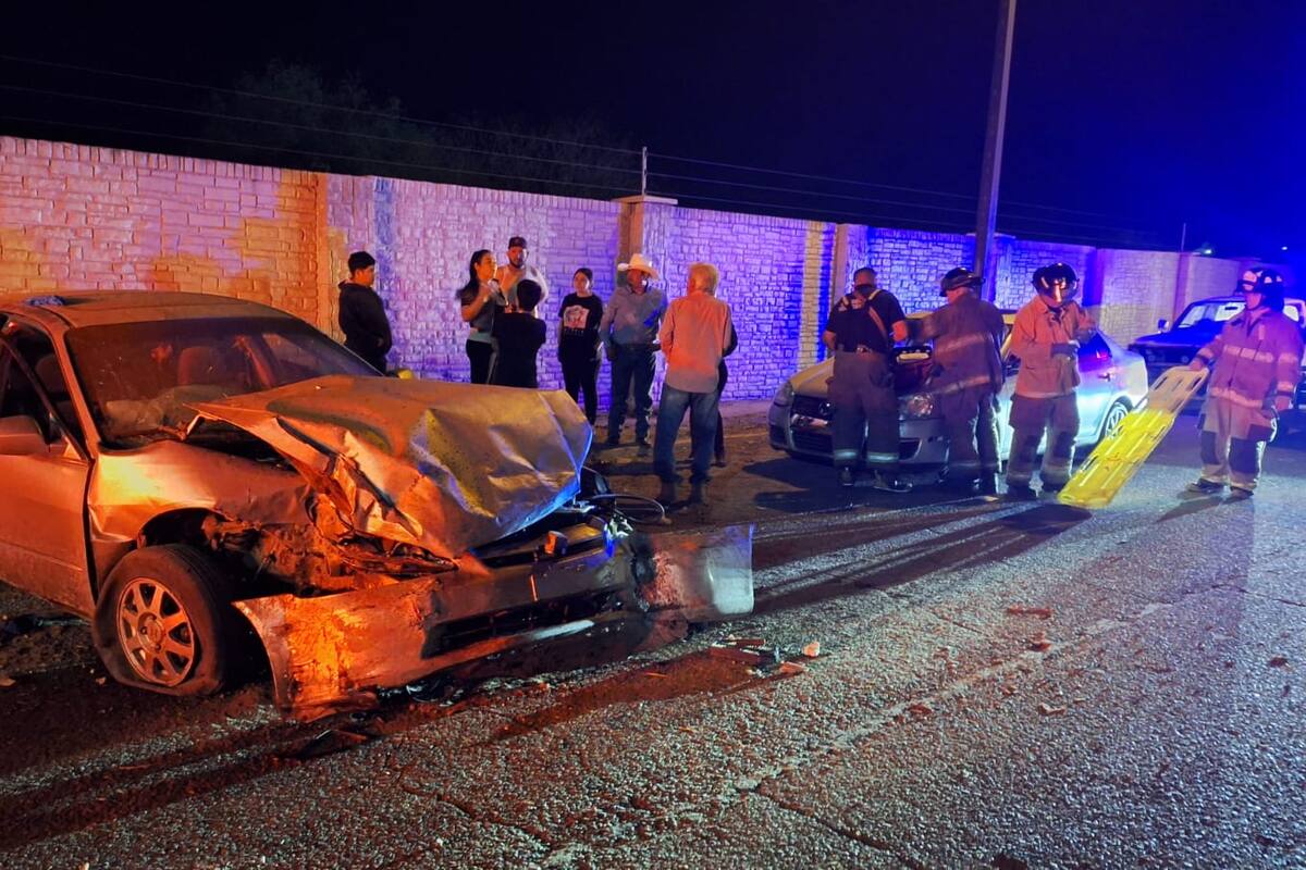 Conductor choca contra barda en zona residencial