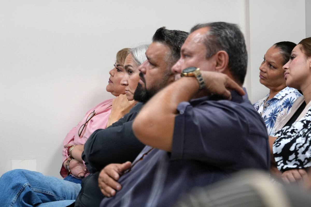 A la audiencia acudieron integrantes de colectivos de madres y padres buscadores, entre ellos Célula de Búsqueda e Investigación en Desaparición Forzada Baja California.│Foto: Arturo Ceceña