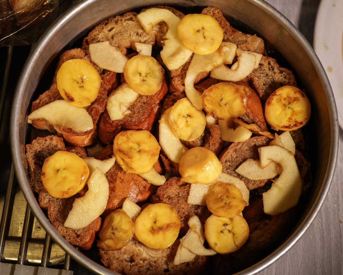 A través de su emprendimiento “Dulce Herencia” una emprendedora apuesta por mantener viva la tradición de la capirotada y otros postres de origen mexicano. Foto: Fernando Guerrero