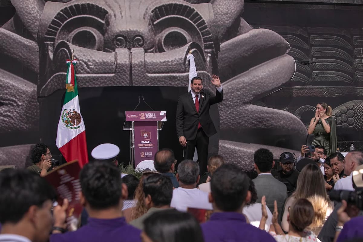 Burgueño destaca seguridad, obras y servicios en su Segundo Informe