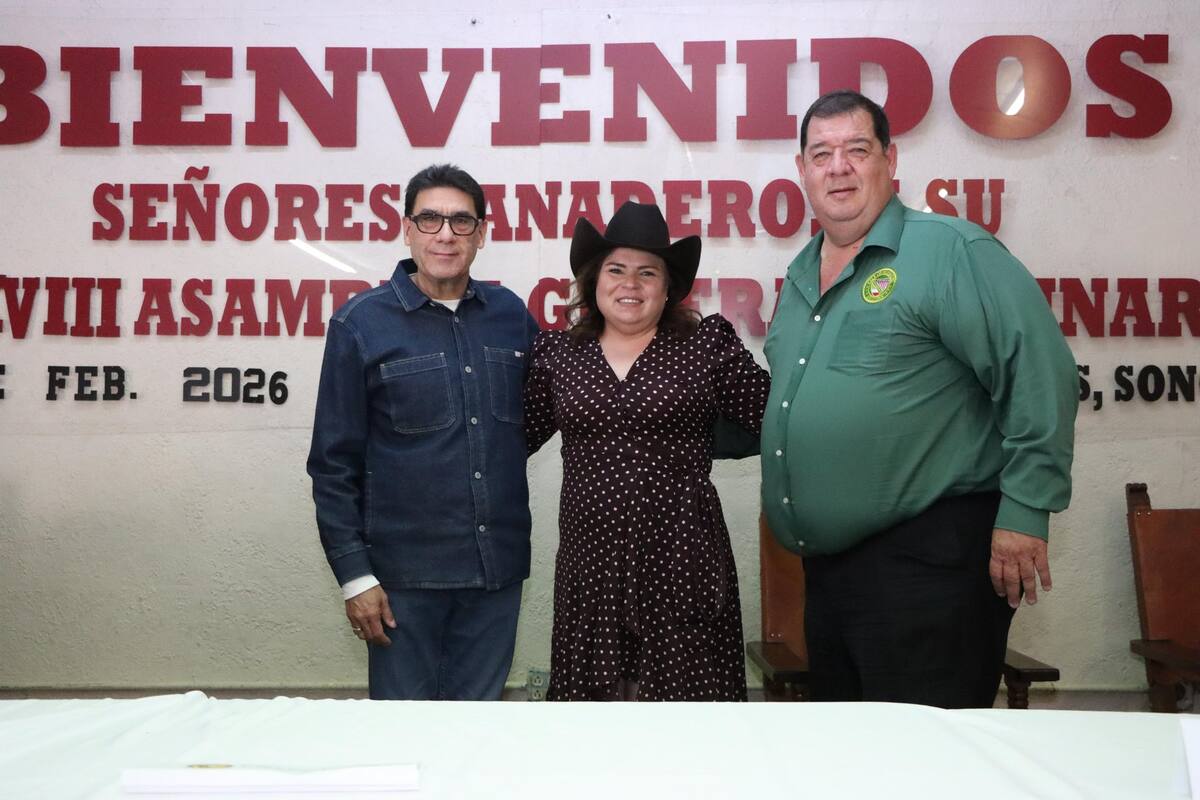 Patricia Leal Santamaría (de sombrero) es la nueva presidenta de los ganaderos de Nogales.