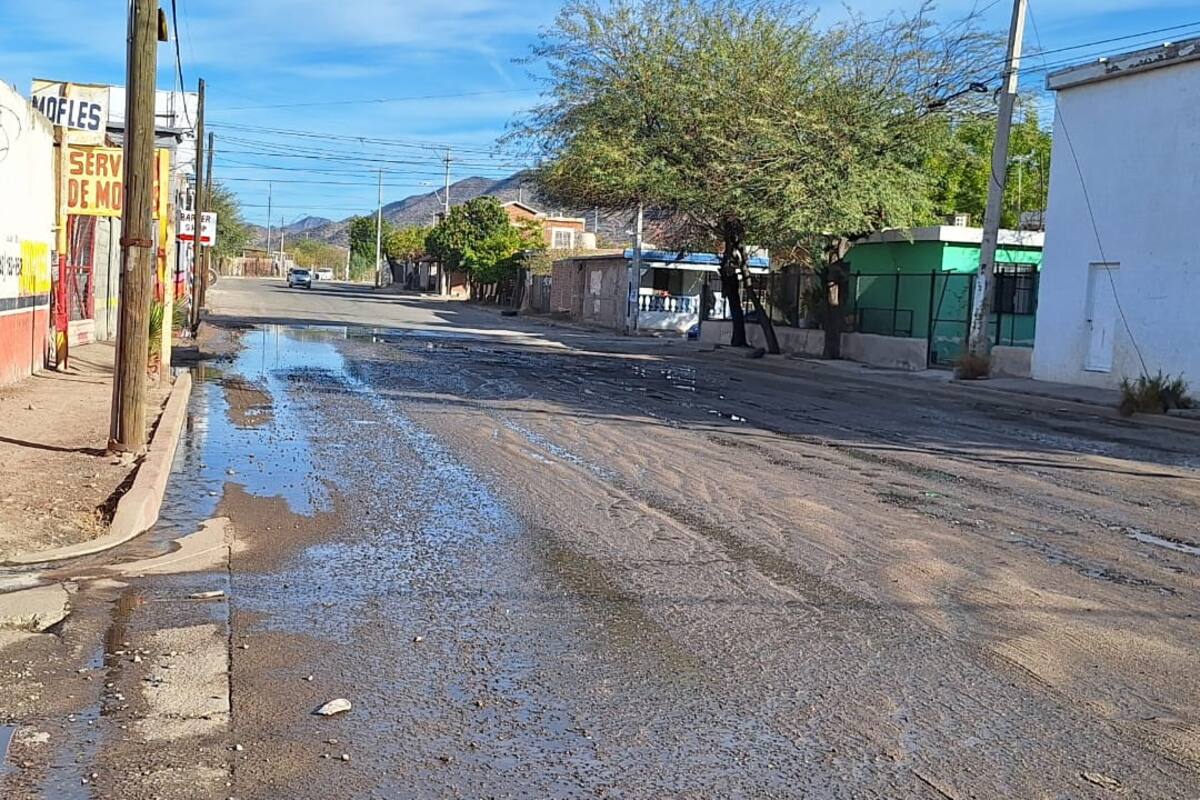Hermosillo: Vecinos piden reparar fuga de drenaje en la colonia Jacinto López