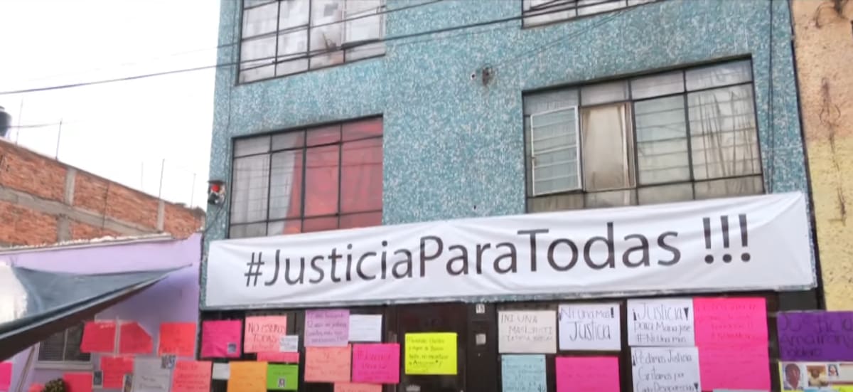 Mural donde se exige justicia para todas las víctimas de fiminicidio. / Nmás.