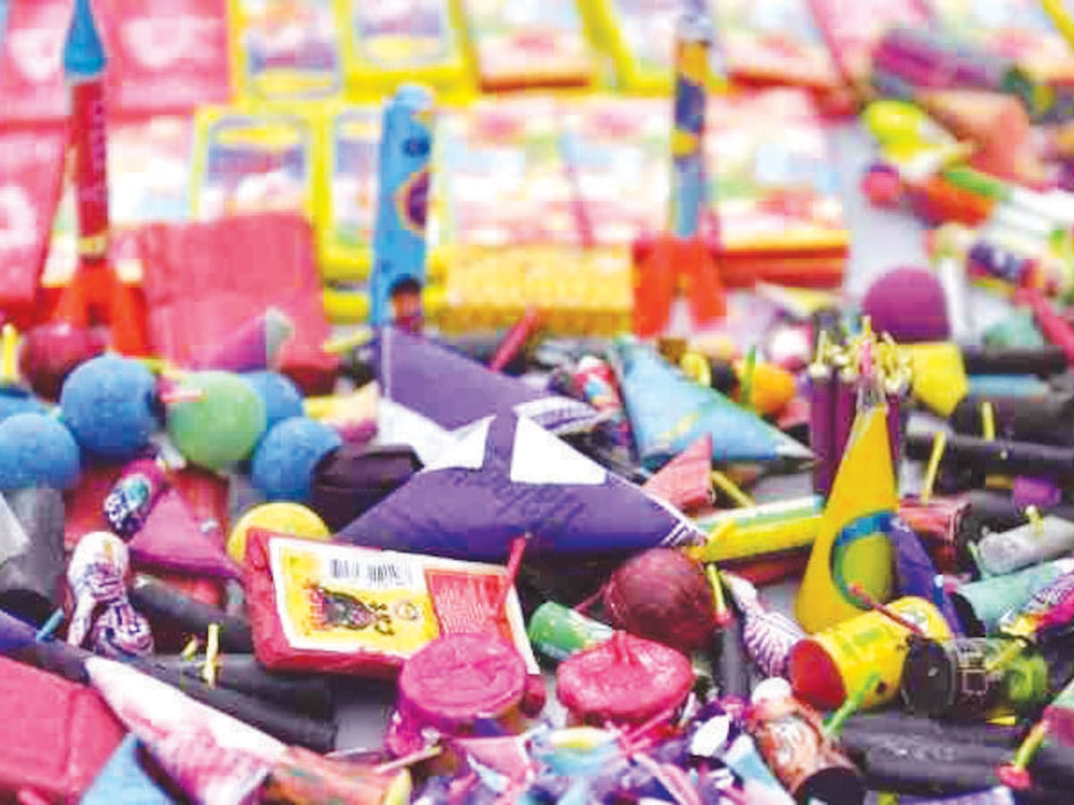 Bomberos recomendó no proporcionar pirotecnia a niños, ya que pueden ocasionar lesiones graves en sus cuerpos. FOTO: BANCO DIGITAL