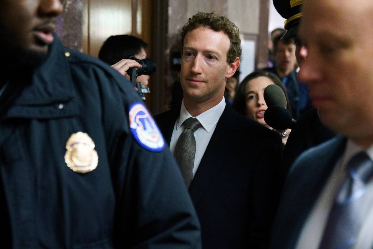 Mark Zuckerberg, director ejecutivo de Meta, llega ante una audiencia del Comité Judicial del Senado, este 31 de enero de 2024. EFE/EPA/Will Oliver