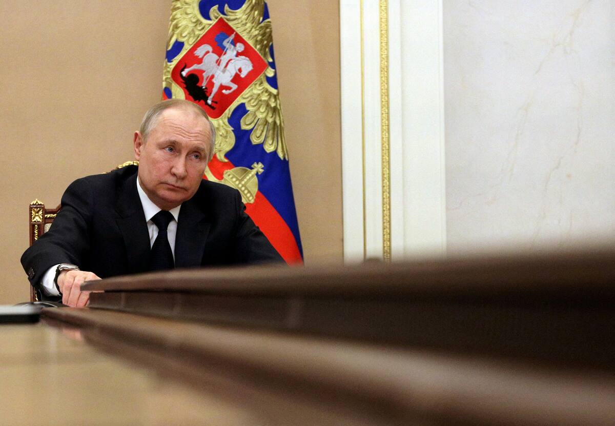 FOTO DE ARCHIVO: El presidente ruso, Vladimir Putin, asiste a una reunión con miembros del gobierno a través de un enlace de video en Moscú, Rusia, el 10 de marzo de 2022. Sputnik/Mikhail Klimentyev/Kremlin vía REUTERS/Foto de archivo